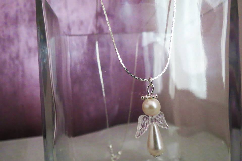 Pendente con perle e ali trasparenti, collana in argento<br><br>